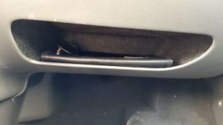 Kesztyűtartó - hát az jelképes