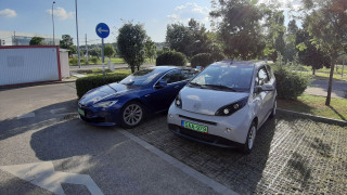 Töltés E-On töltőponton, Savolya Parkban Tesla modell S-el