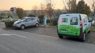 E-On töltőpont Savolya Park és Posta autó