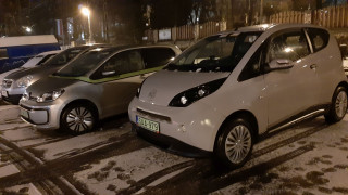Parkolás, Budagyöngye, melletünk egy VW E-Up!