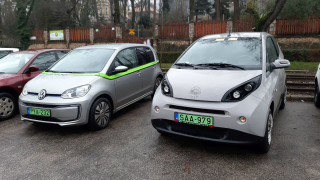 Parkolás, Budagyöngye, melletünk egy VW E-Up!