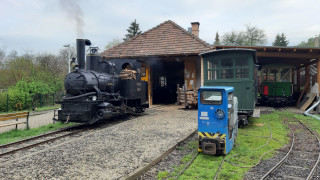 TRIGLAV előkészítése és El-9 villamosmozdony a múzeum előtt